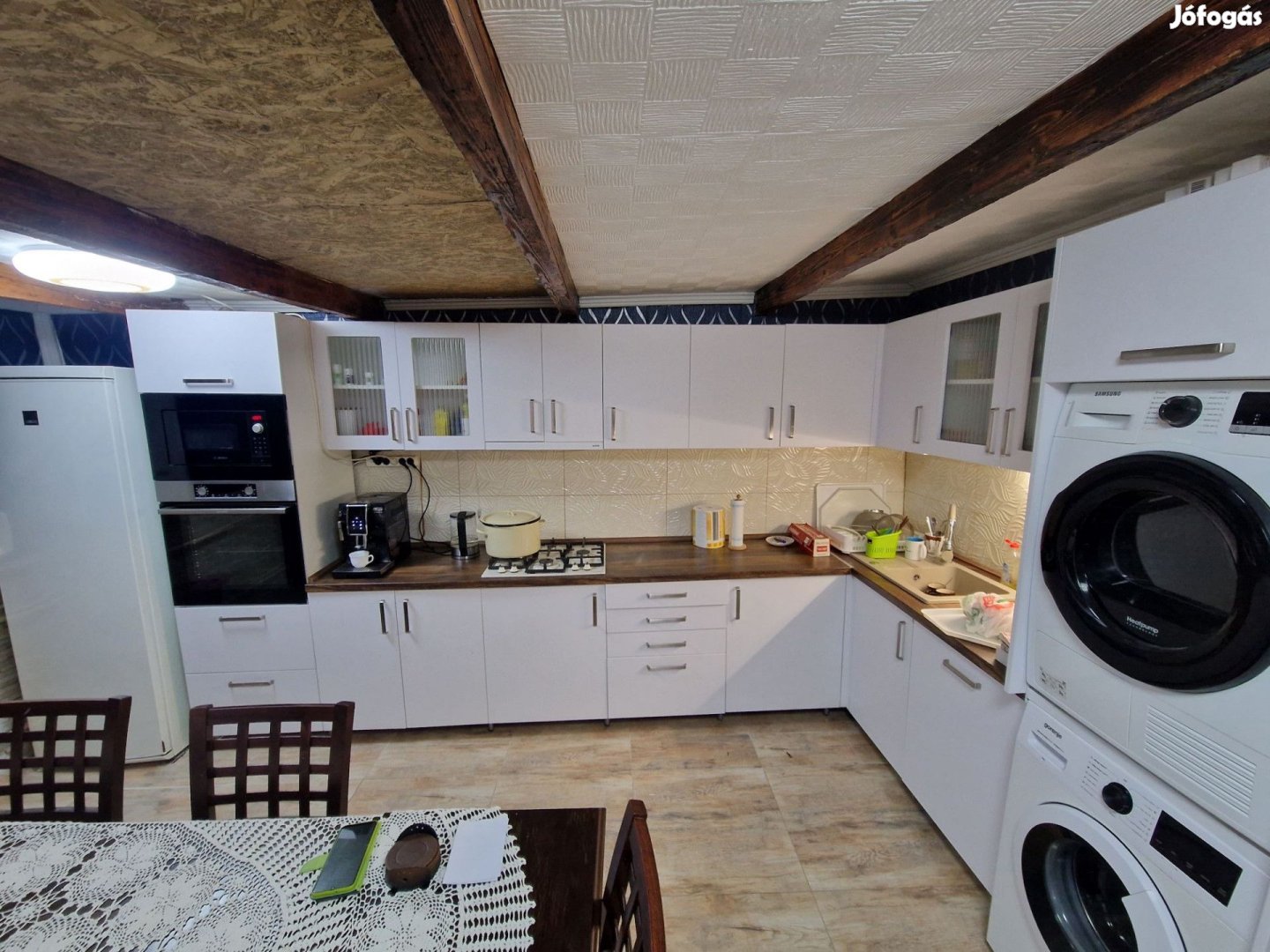 Jászladányban 31fél szoba 110m2 eladó