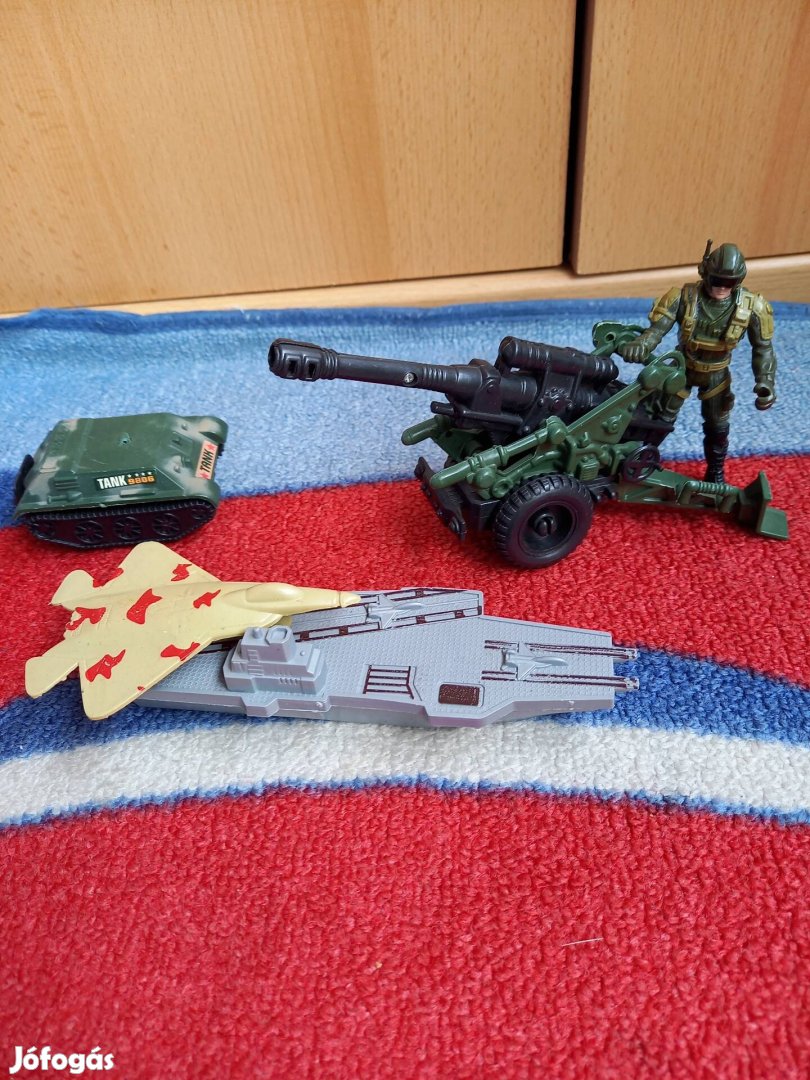 Játék katonai ágyú +repülőgép anyahajó +katona