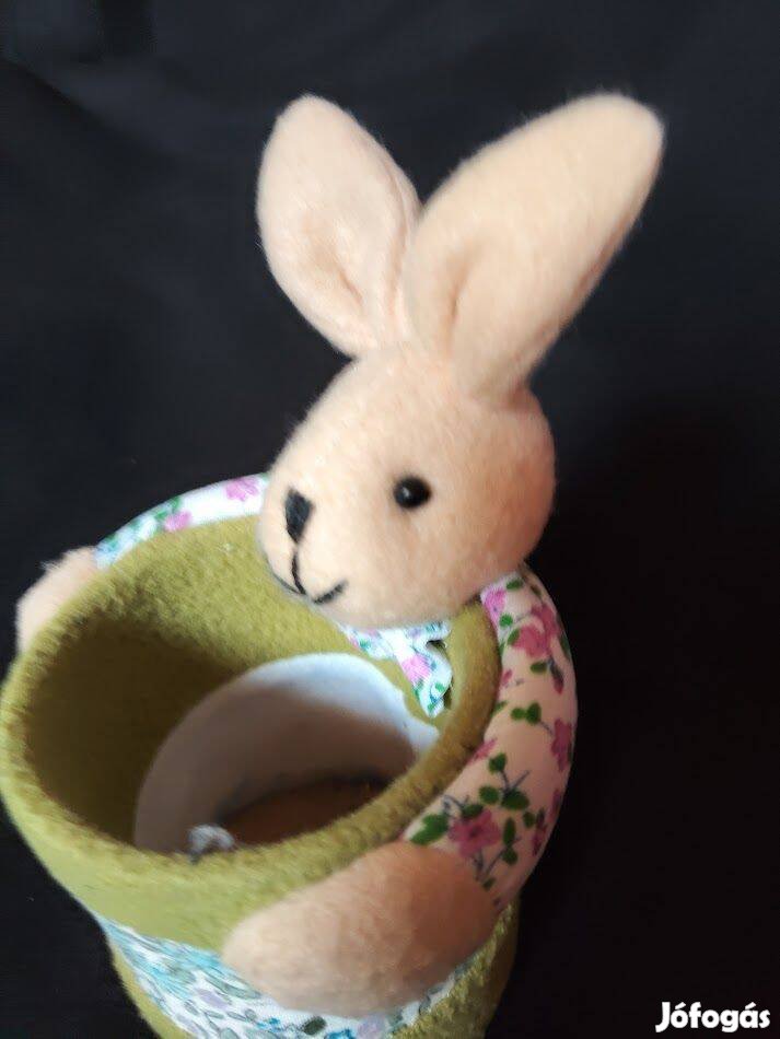 Játék kisnyuszi vödörrel