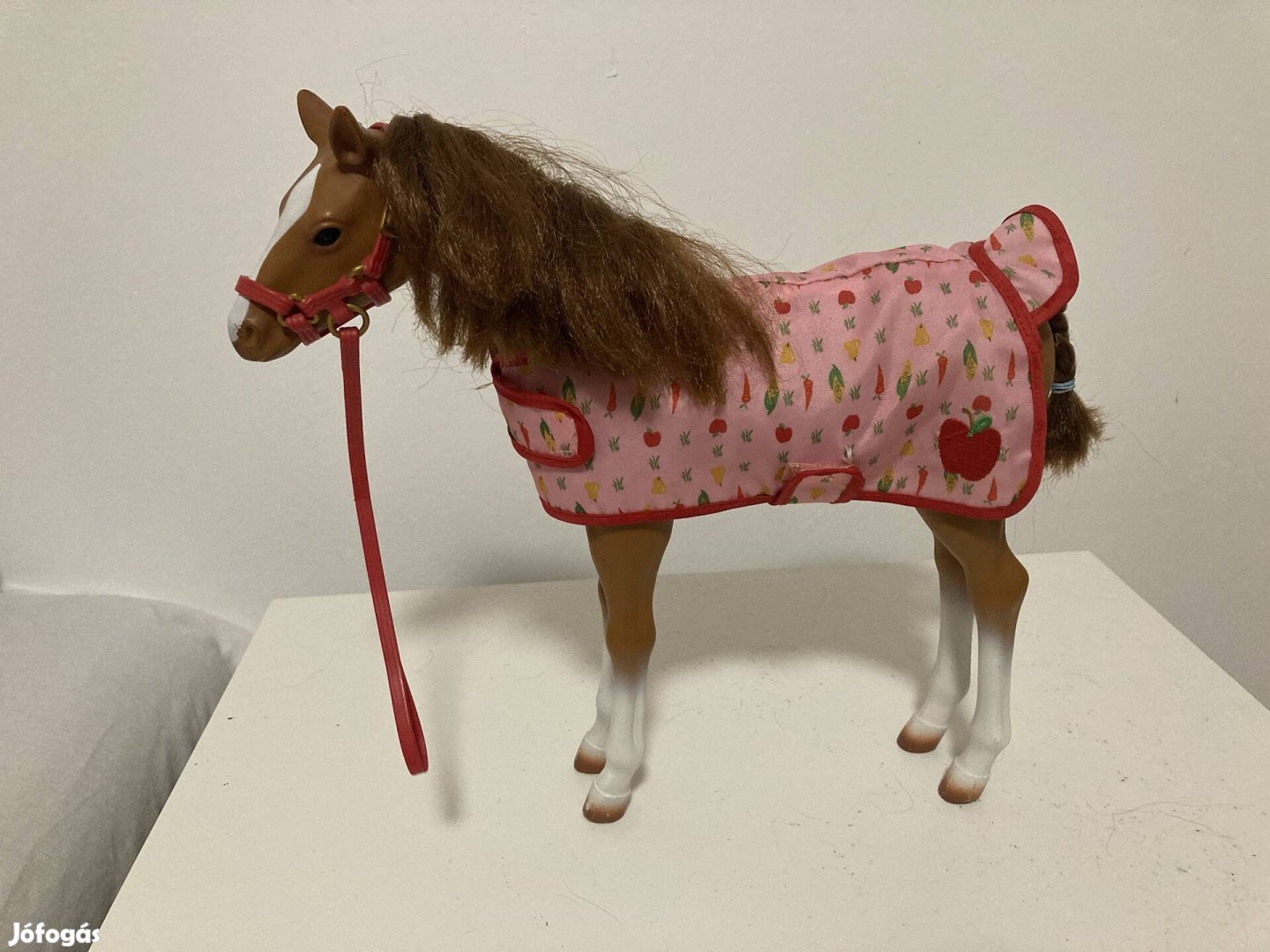 Játék ló takaróval