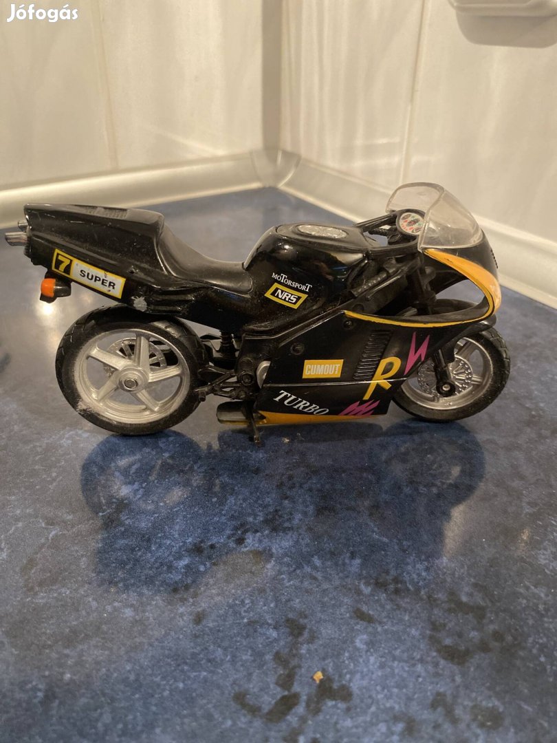 Játék motor, kitámasztható, élethű.