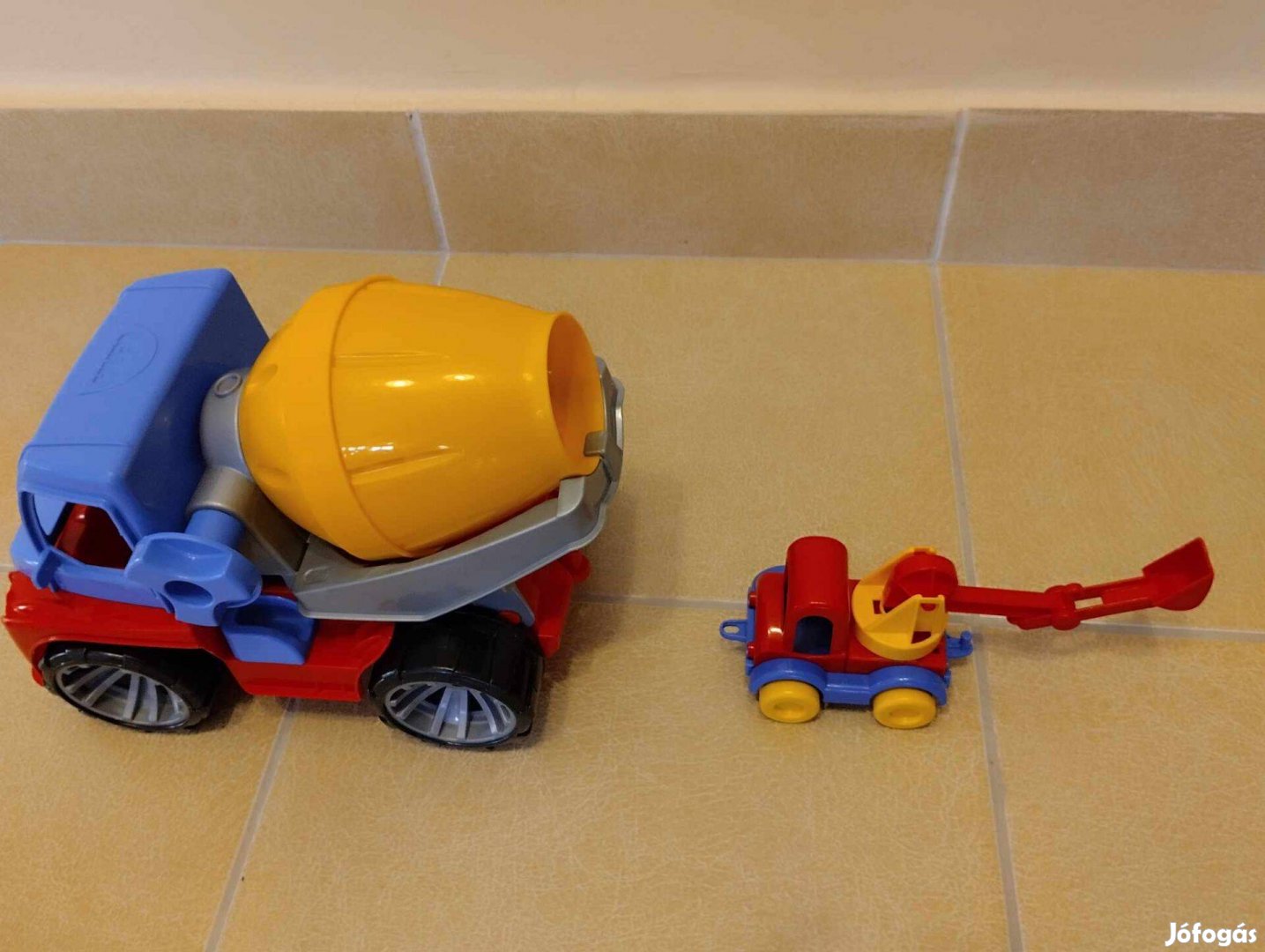 Játék munkagép (betonkeverő és mini daru)