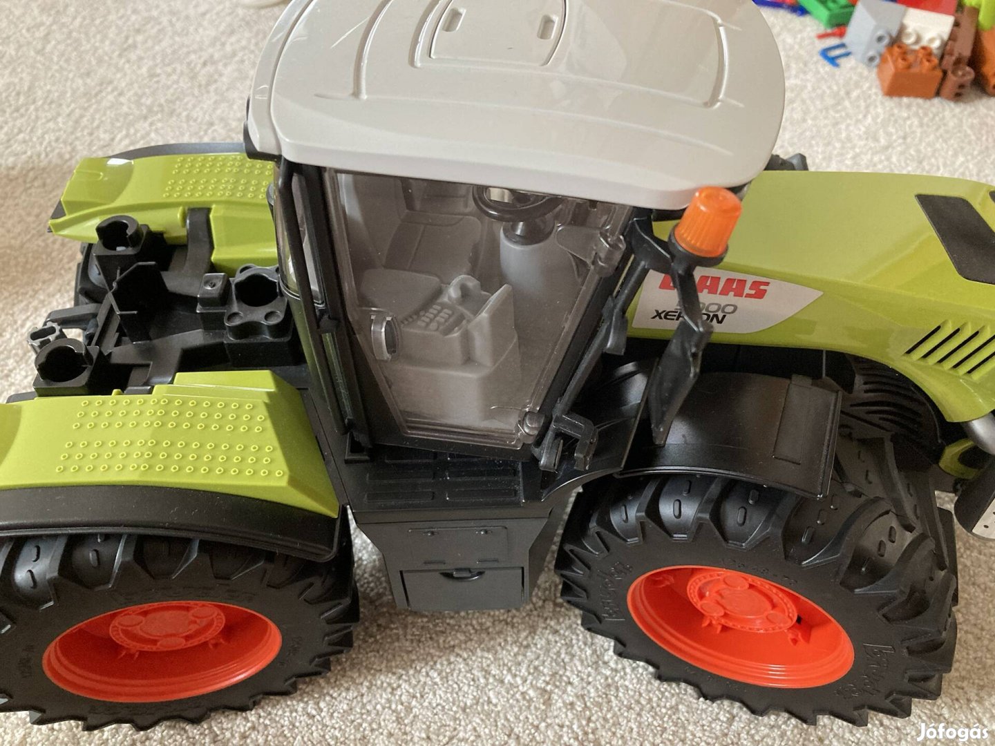 Játék traktor