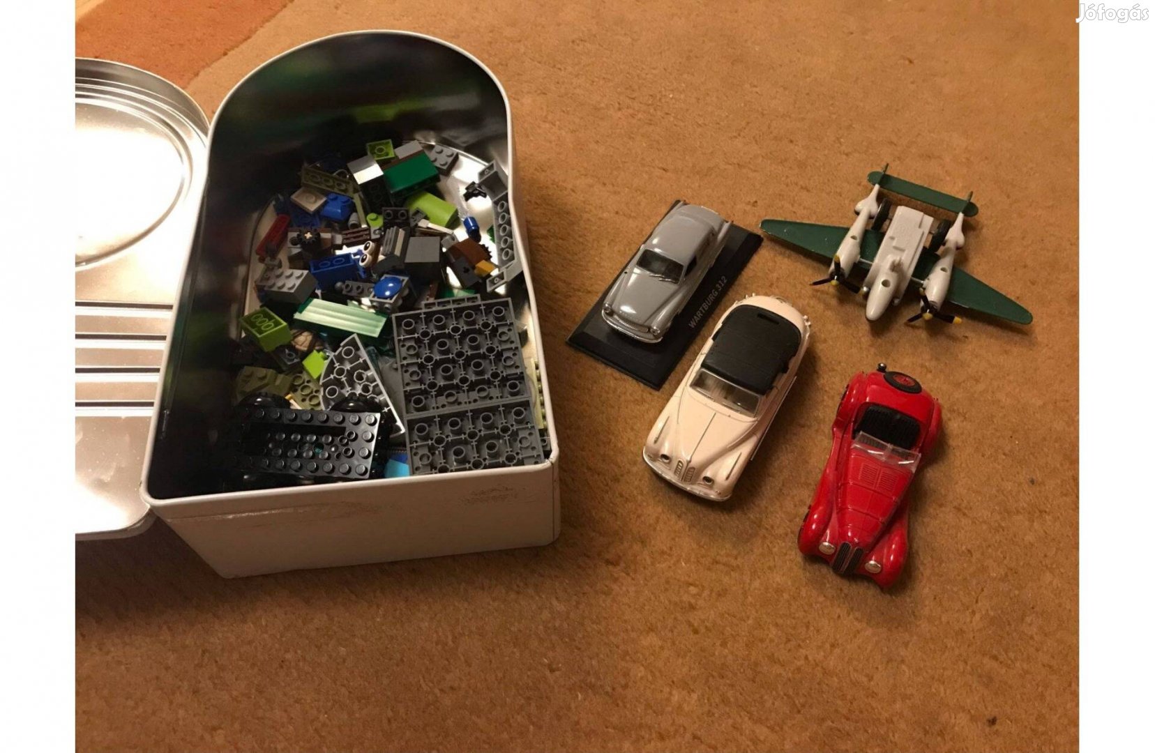 Játékmodellek ajándék ömelesztett LEGO!