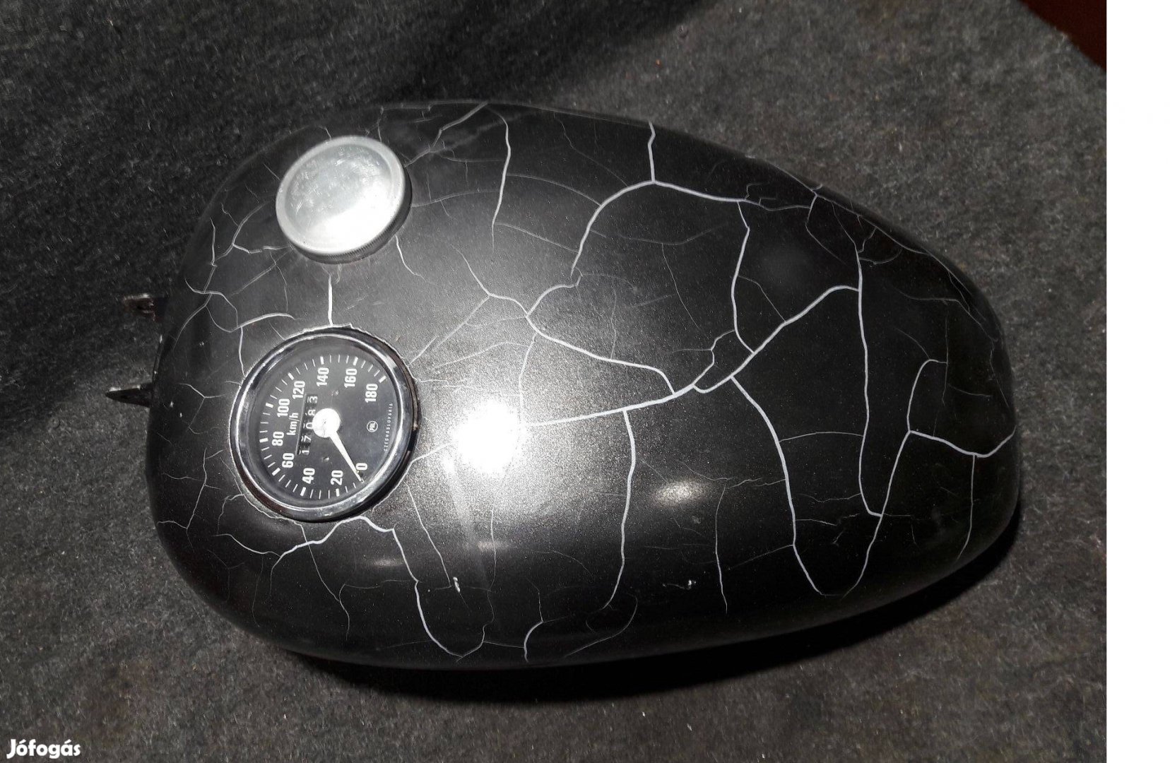 Jawa 250 559 egyedi kilométerórás Chopper benzintank