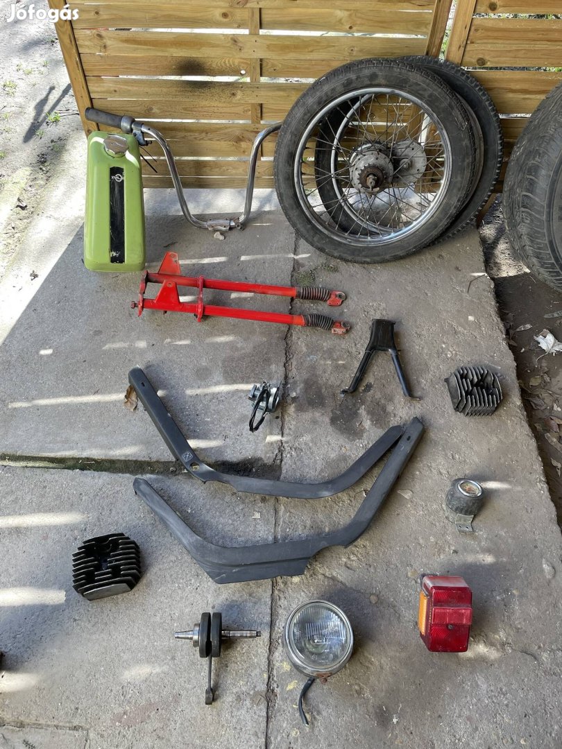 Jawa Babetta 210 alkatrészek