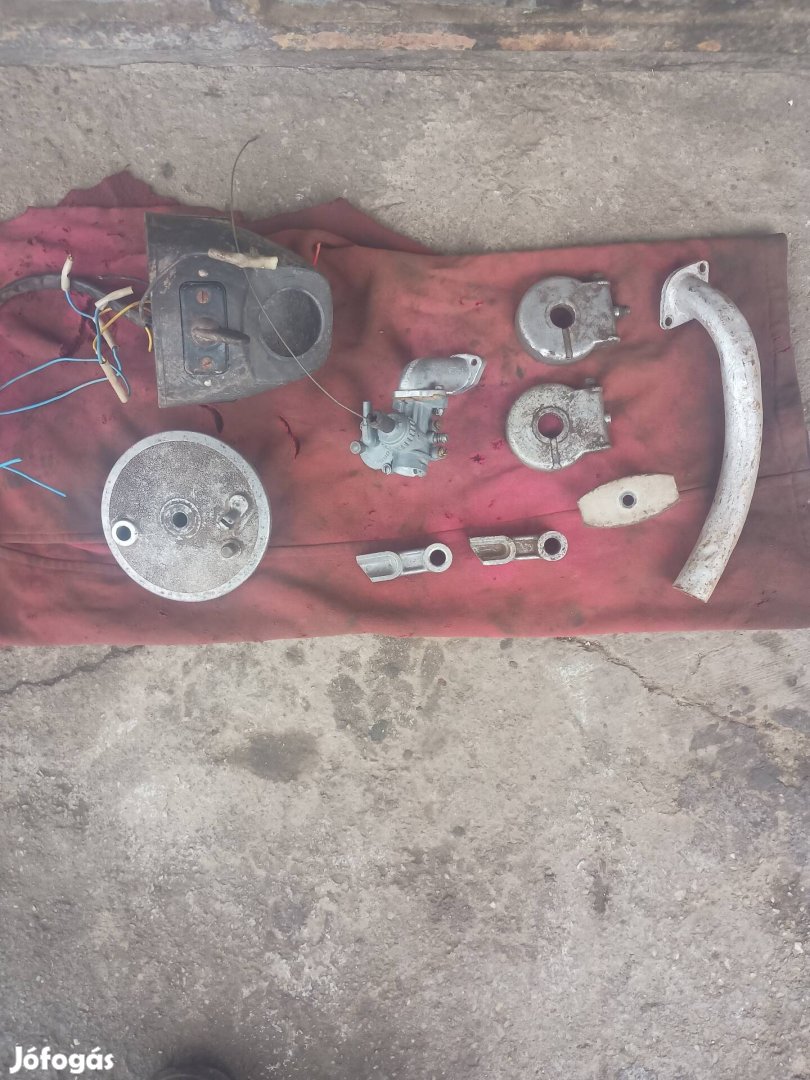 Jawa Mustang megmaradt alkatrészei eladó 