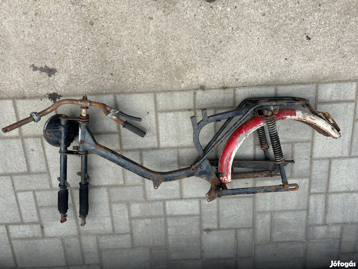 Jawa mustang fellelt váz
