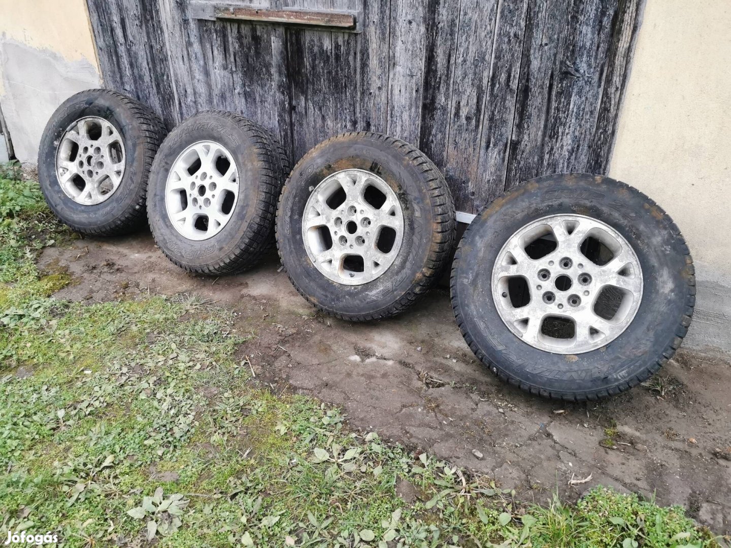 Jeep Grand Cherokee Laredo felni 5x127 16" téligumival