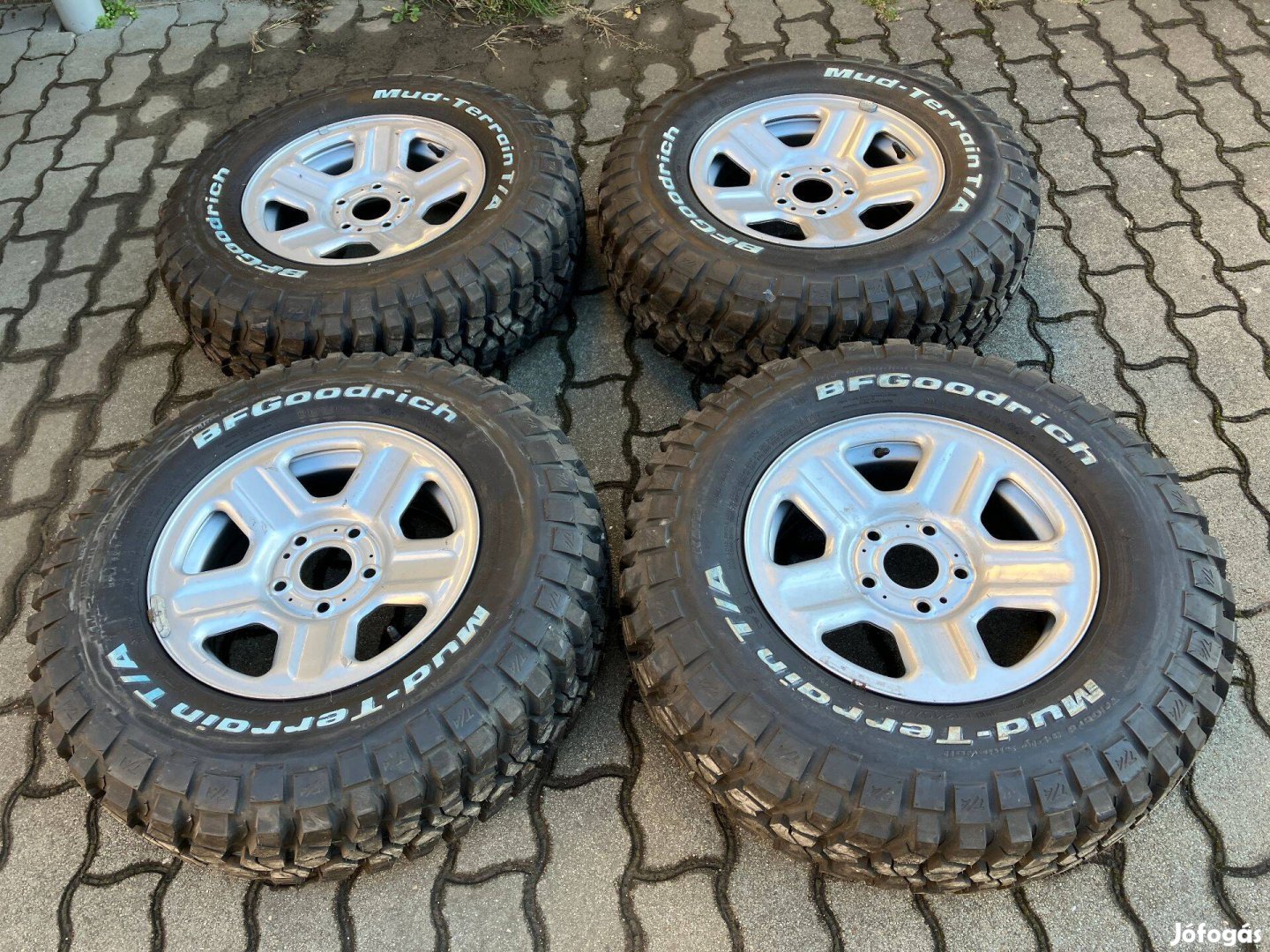 Jeep Wrangler JK Bfgoodrich terepgumi 245/75R16 kerék 5x127