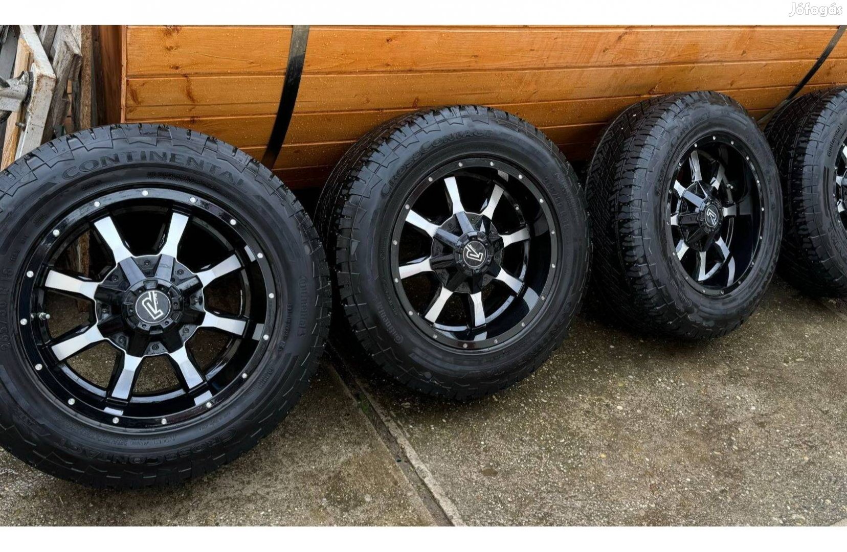 Jeep Wrangler / Grand Cherokee alufelni 18 5X127 Continental gumikkal