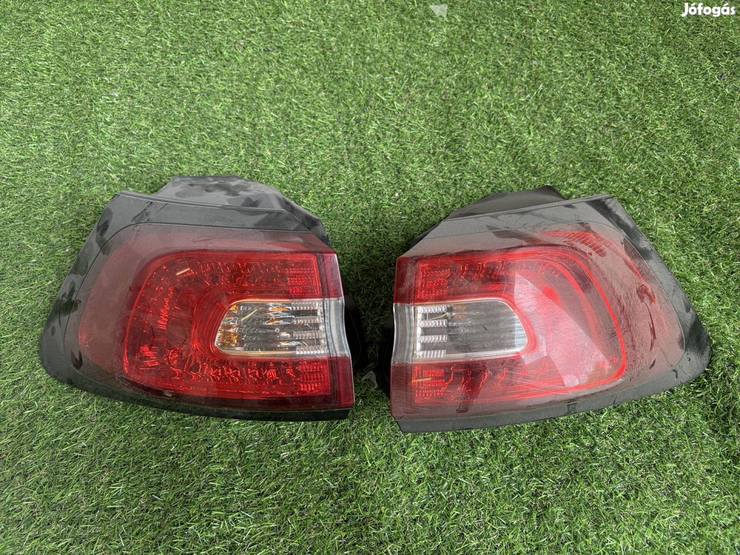 Jeep cherokee hátsó lámpa