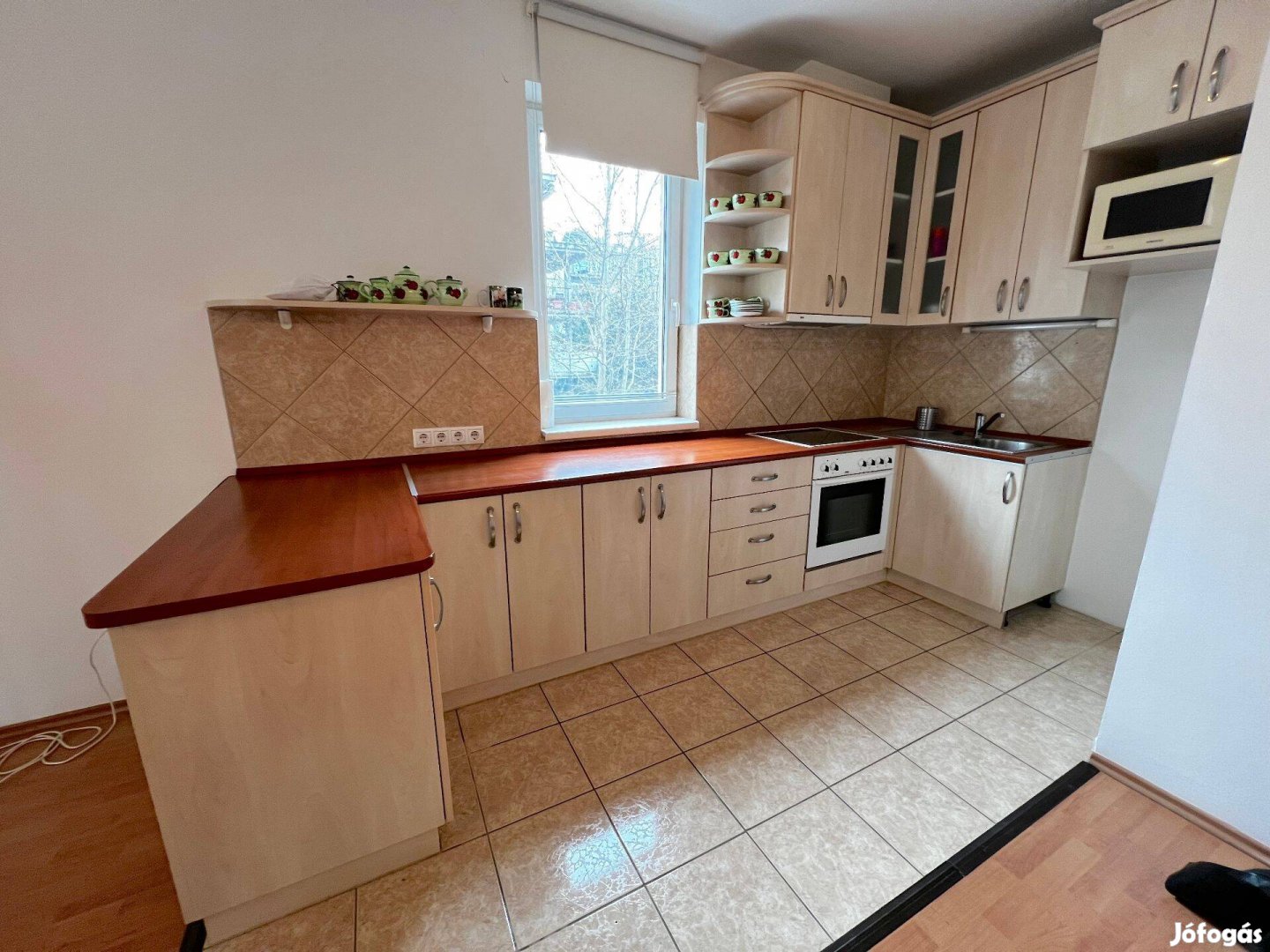 Jegelve! Részben gépesített, használt konyhabútor eladó BP