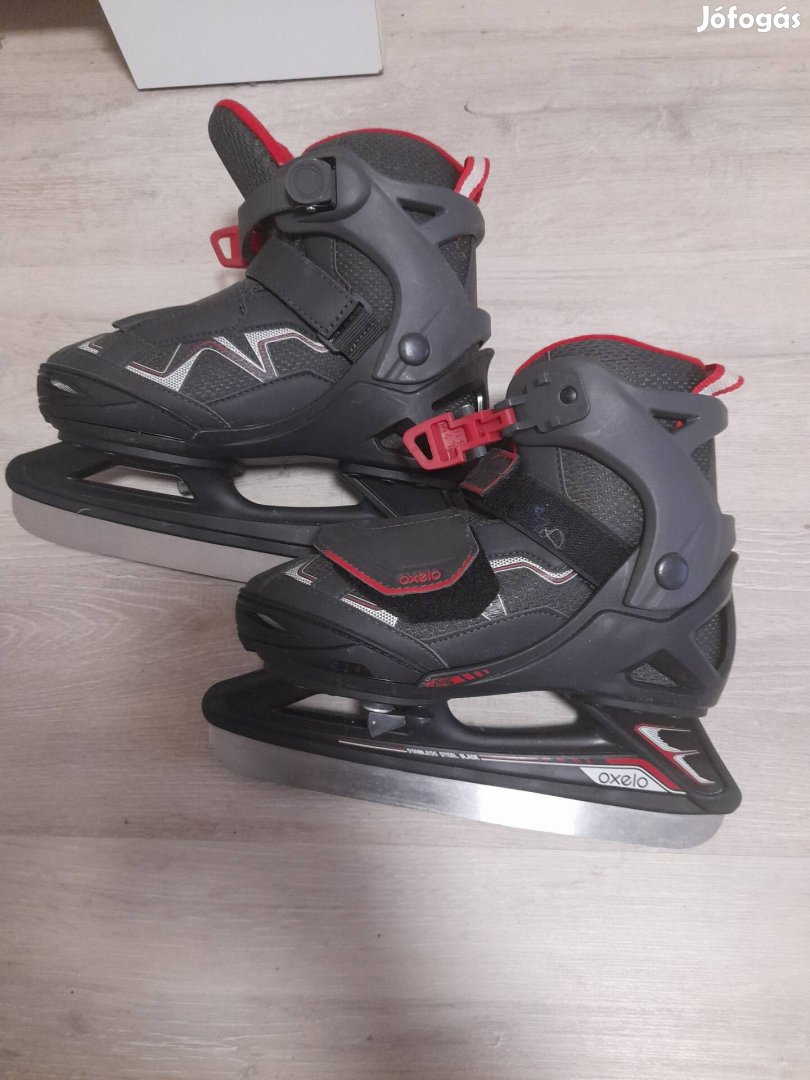 Jégkorcsolya fekete-piros