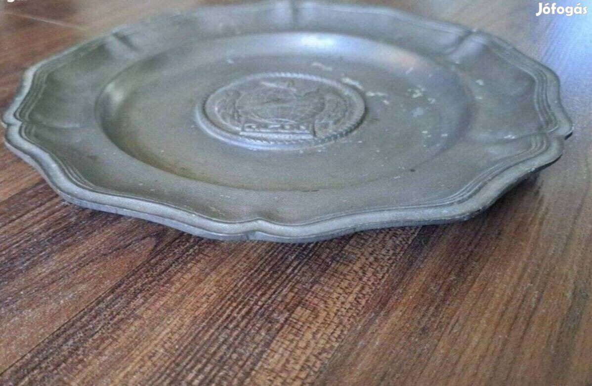 Jelenetes falitányér