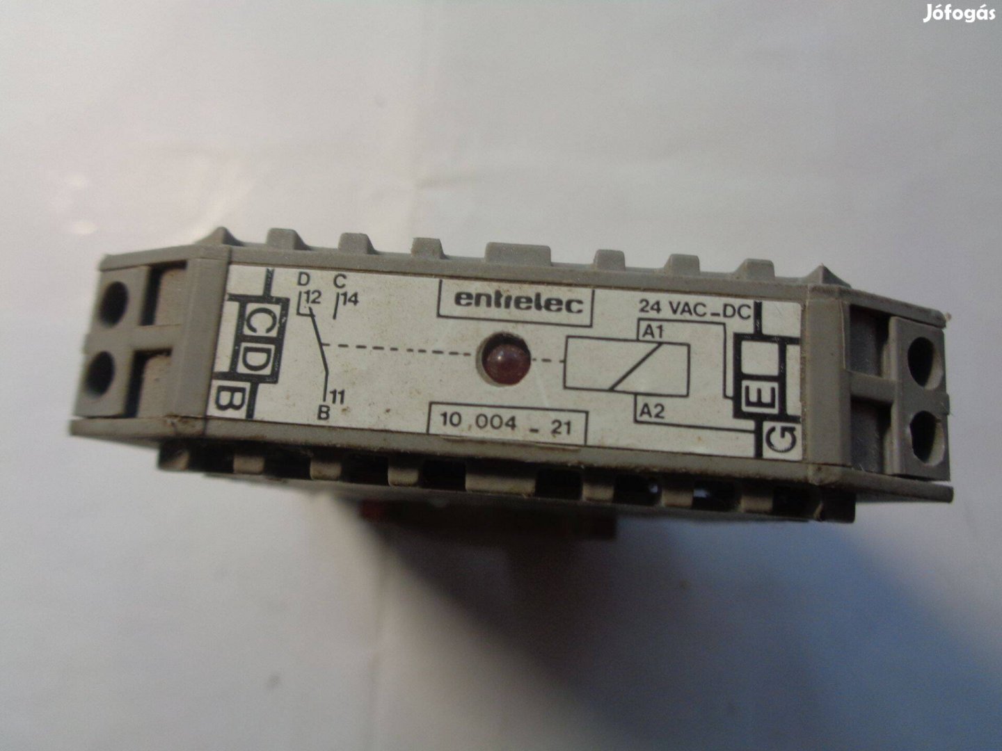 Jelfogó, típusa 10.004