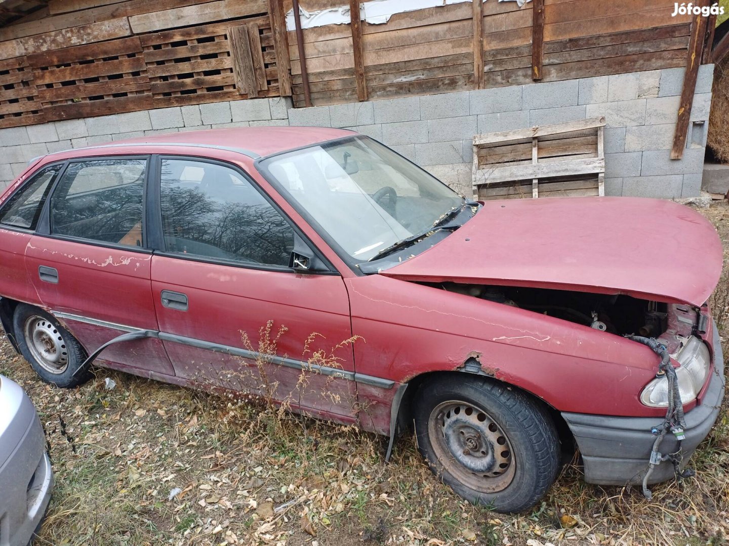 Jelképes összegért elvihetö.