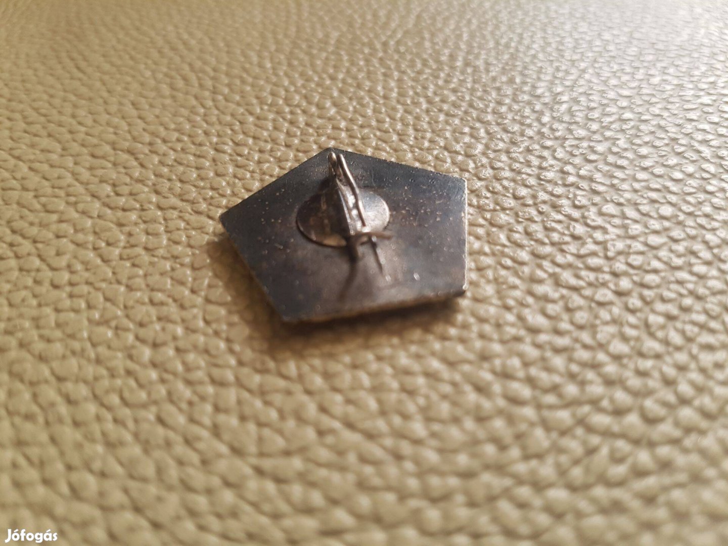 Jelvény kitűző Mérete: 25mm x 25mm Gyűjteménybe ajánlom