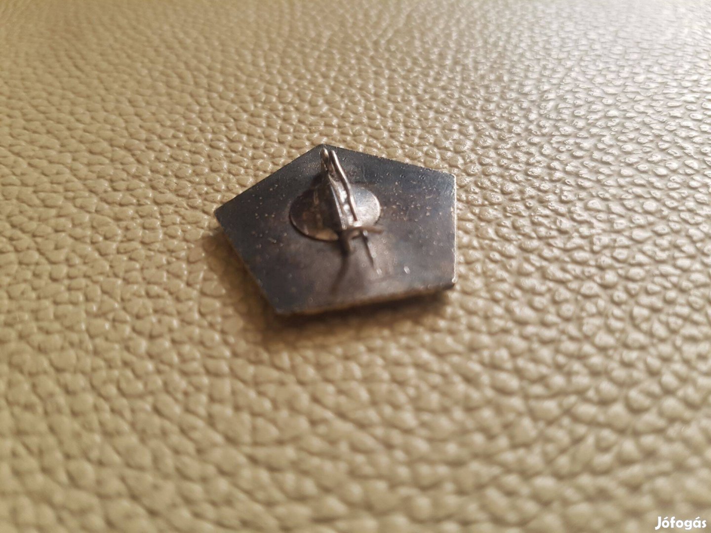 Jelvény kitűző Mérete: 25mm x 25mm Gyűjteménybe ajánlom