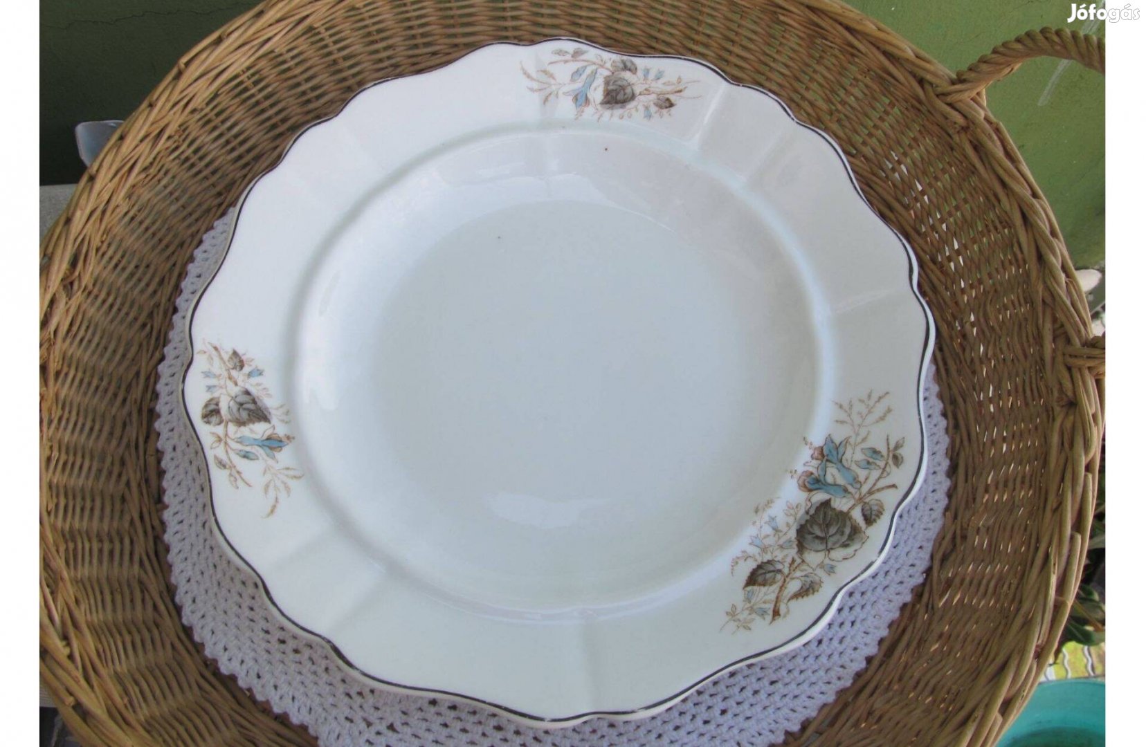 Jelzett, régi porcelán kínáló