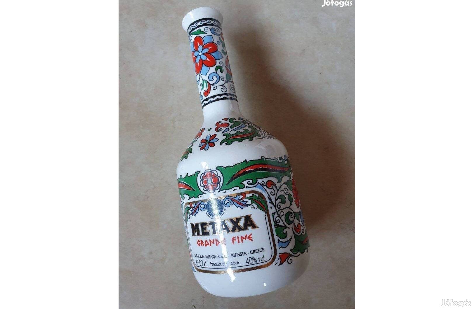 Jelzett kézi készítésű porcelán Metaxa kínáló üveg, palack