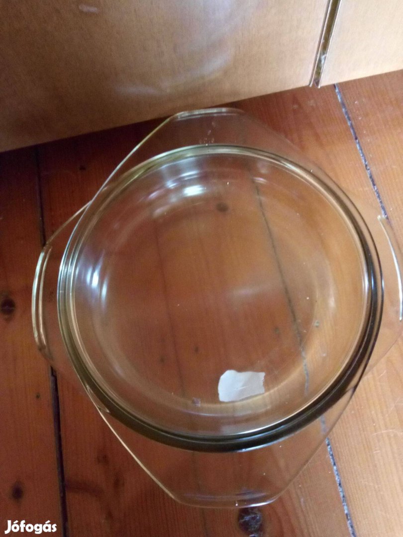 Jénai tál fedővel