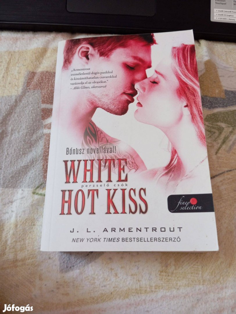 Jennifer L. Armentrout: White Hot KissPerzselő csók (Komor elemek 1