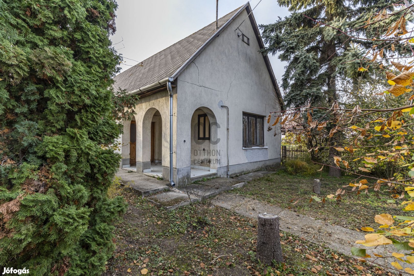 Jenőben családi ház nagy telekkel eladó!