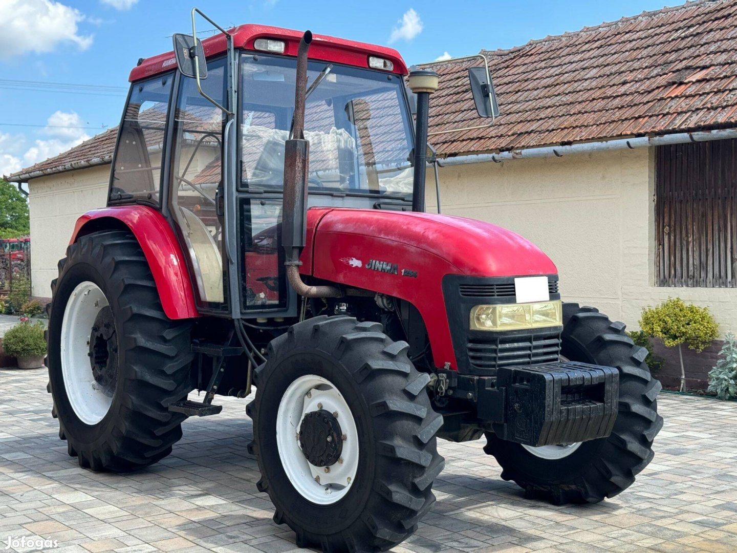 Jinma 1254 traktor 6 hengeres 125LE motor