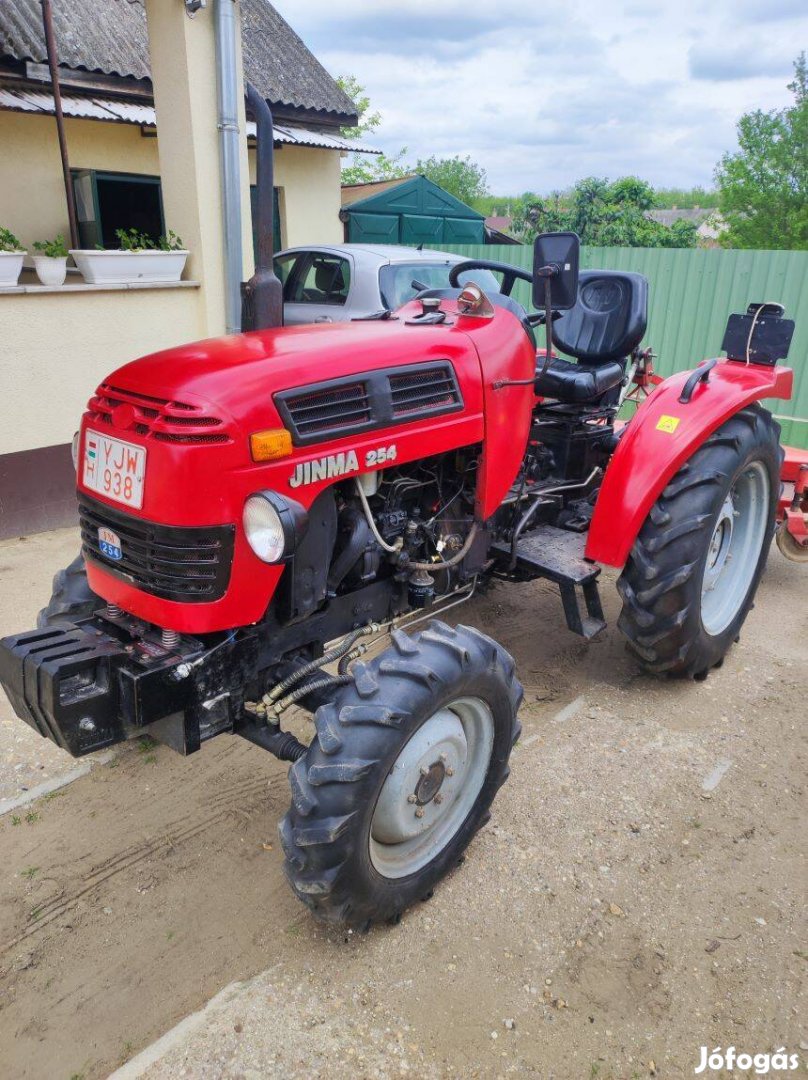 Jinma 254 kistraktor traktor friss műszakival gyári fűkaszával eladó