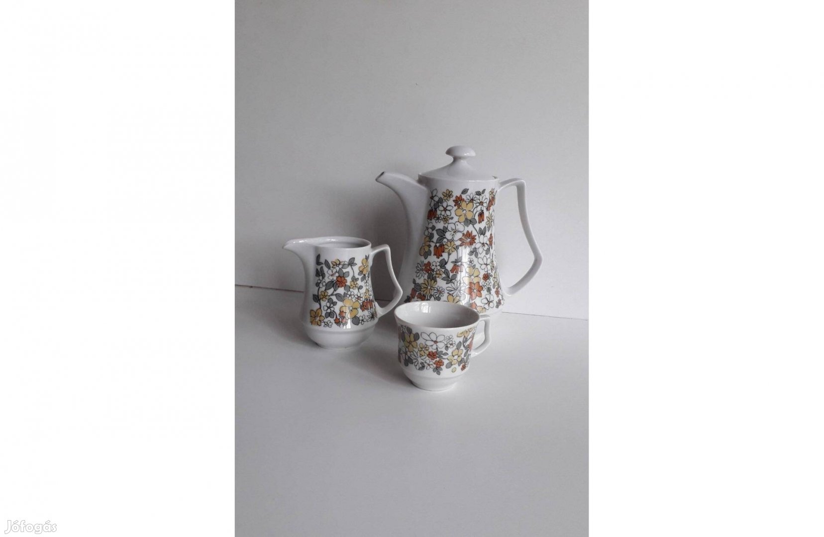 Jlmenau német jelzett porcelán kávés csésze, tejkiöntő,