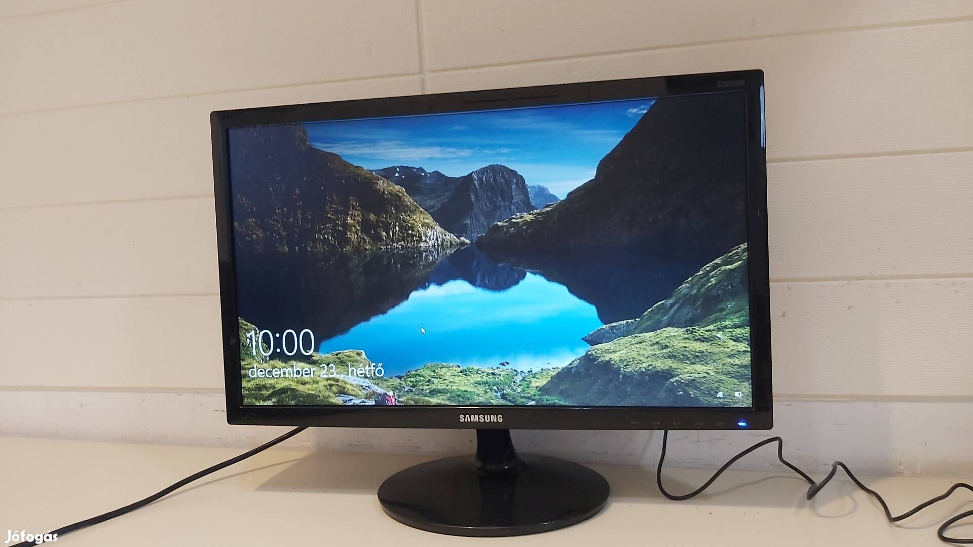 Jó állapotú,22"-os Samsung LED monitor eladó