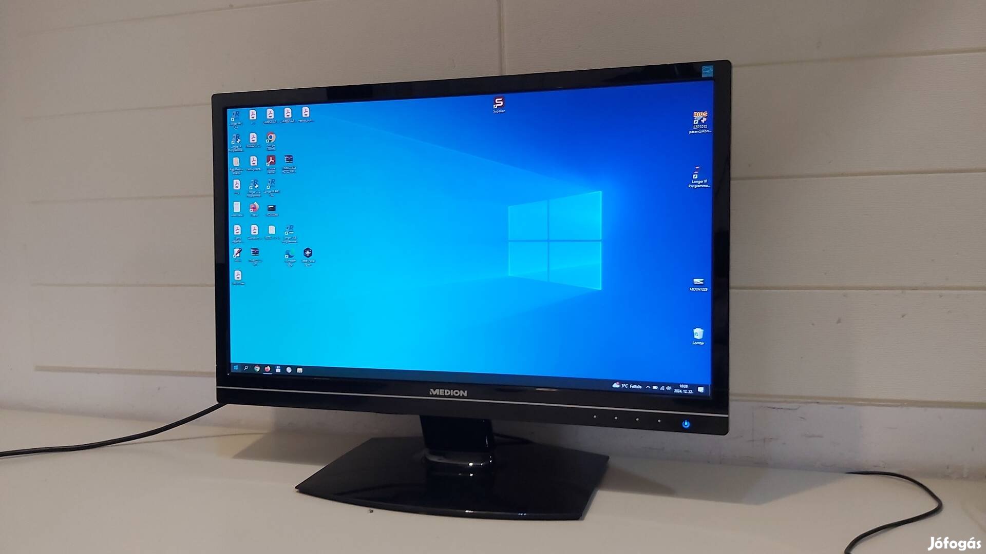 Jó állapotú,23"-os Medion LED monitor eladó