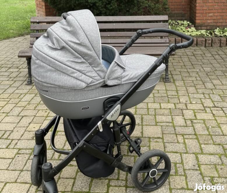 Jó állapotú 2 az 1-ben babakocsi