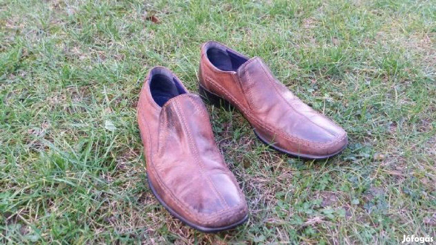 Jó állapotú Burton ffi s.barna bőrcipő eladó. 42-es lábméret