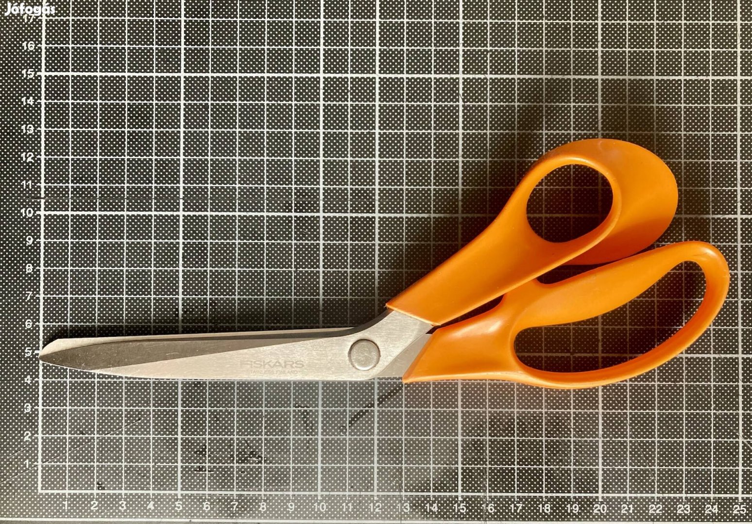Jó állapotú Fiskars Classic nagy szabóolló. 24 cm