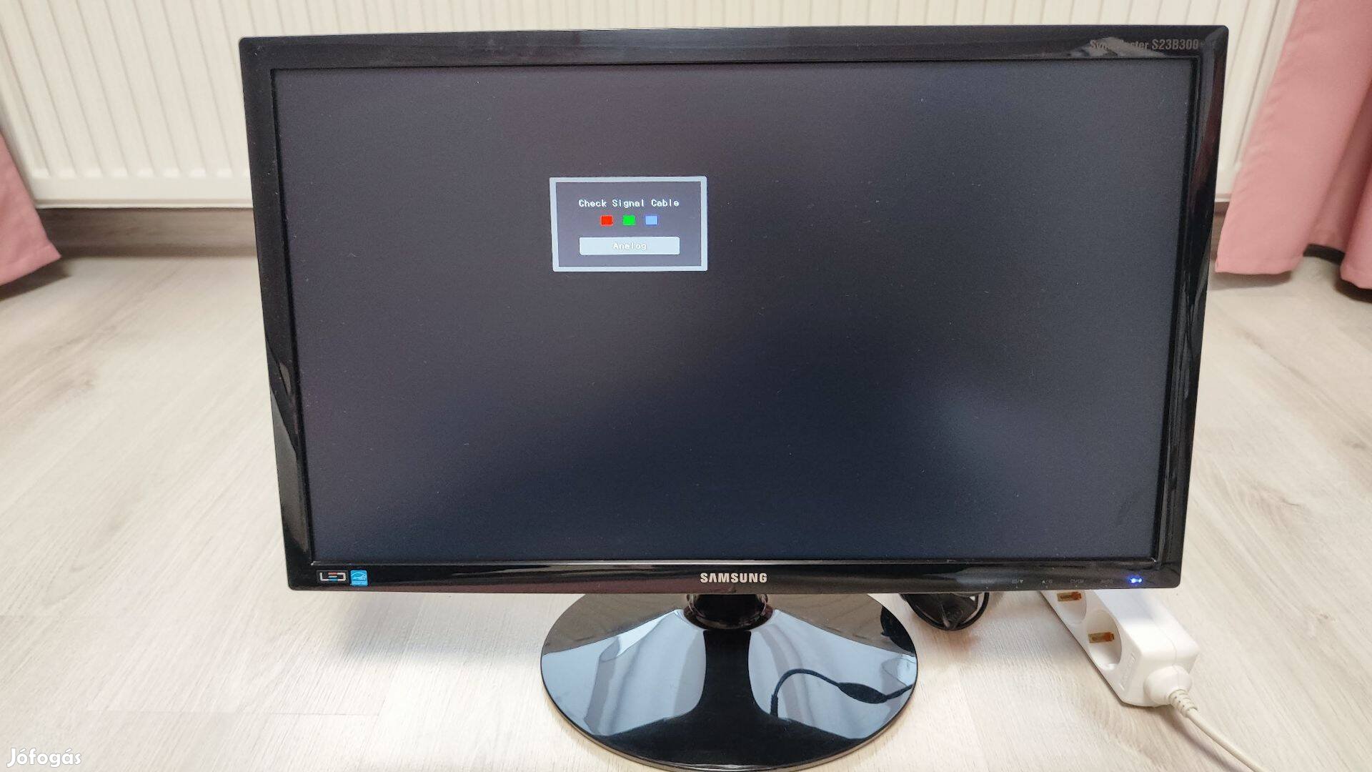 Jó állapotú Samsung S23B300B 23" LED Fullhd monitor DVI+VGA csatlakozó