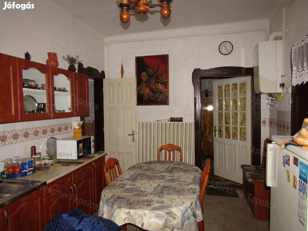 Jó állapotú, 2 szobás családi ház + 1 vendégház eladó Gyulakeszin!