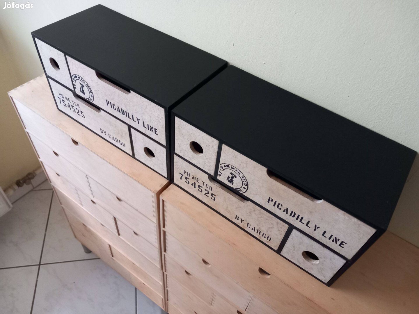 Jó állapotú, Timelife dekorációs, fiókos fatárolók eladók