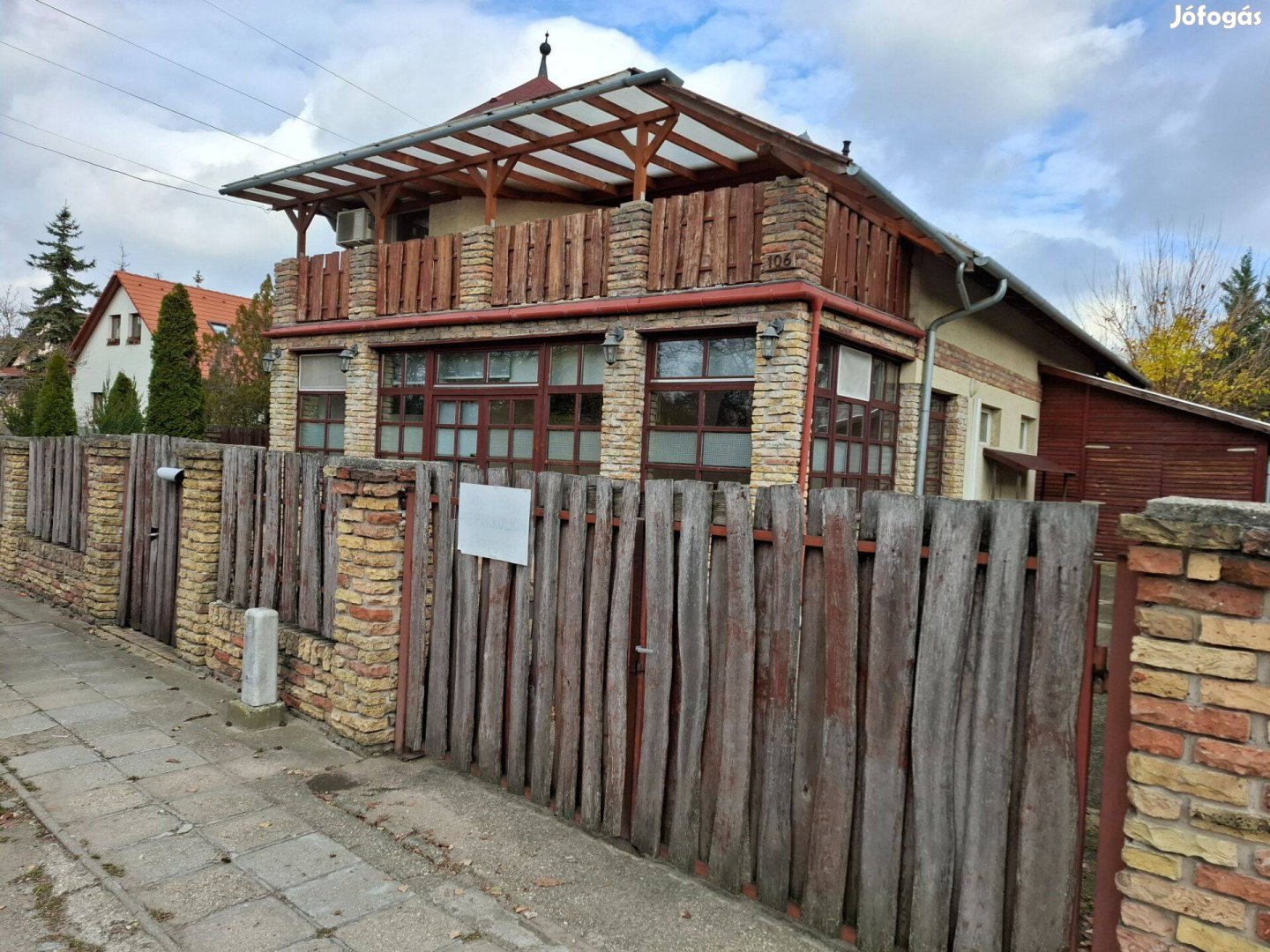 Jó állapotú, két szintes, családi ház, üzlethelyiséggel