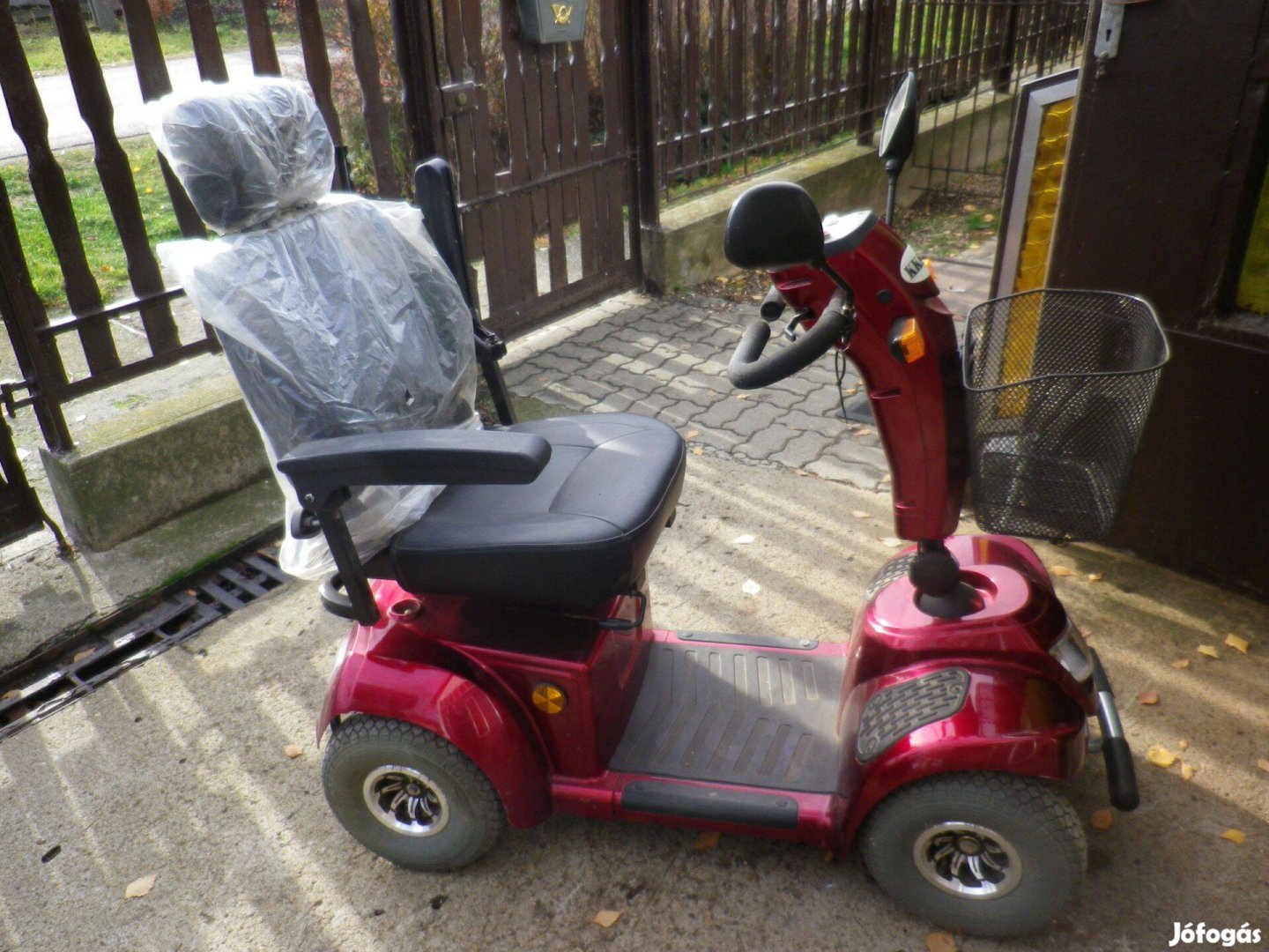 Jó állapotú, üzemképes négykerekű rokkant kocsi (moped) eladó!