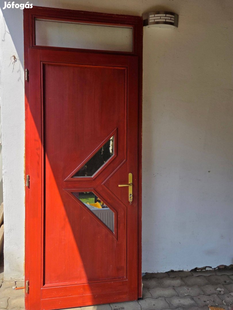 Jó állapotú bontott fa hőszigetelt bejárati ajtó