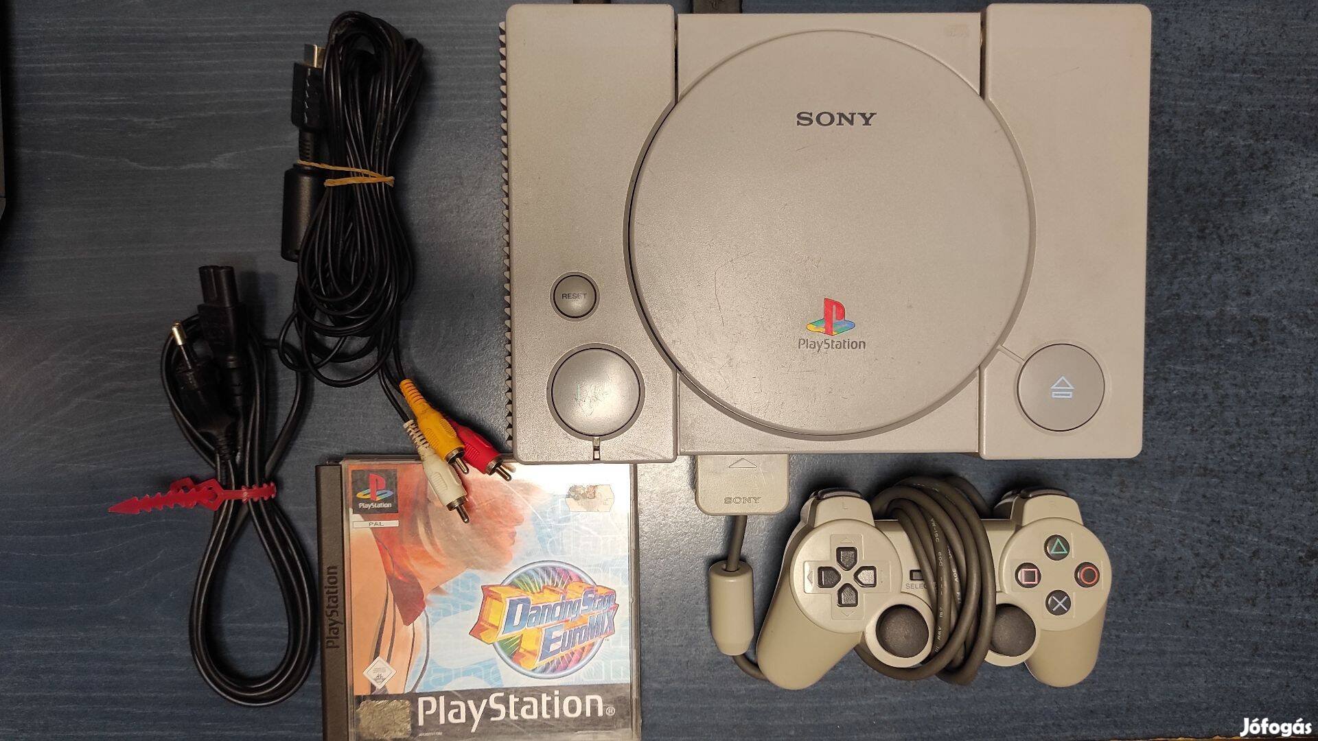 Jó állapotú chipelt Sony Playstation 1 Scph 7002 konzol játékokkal