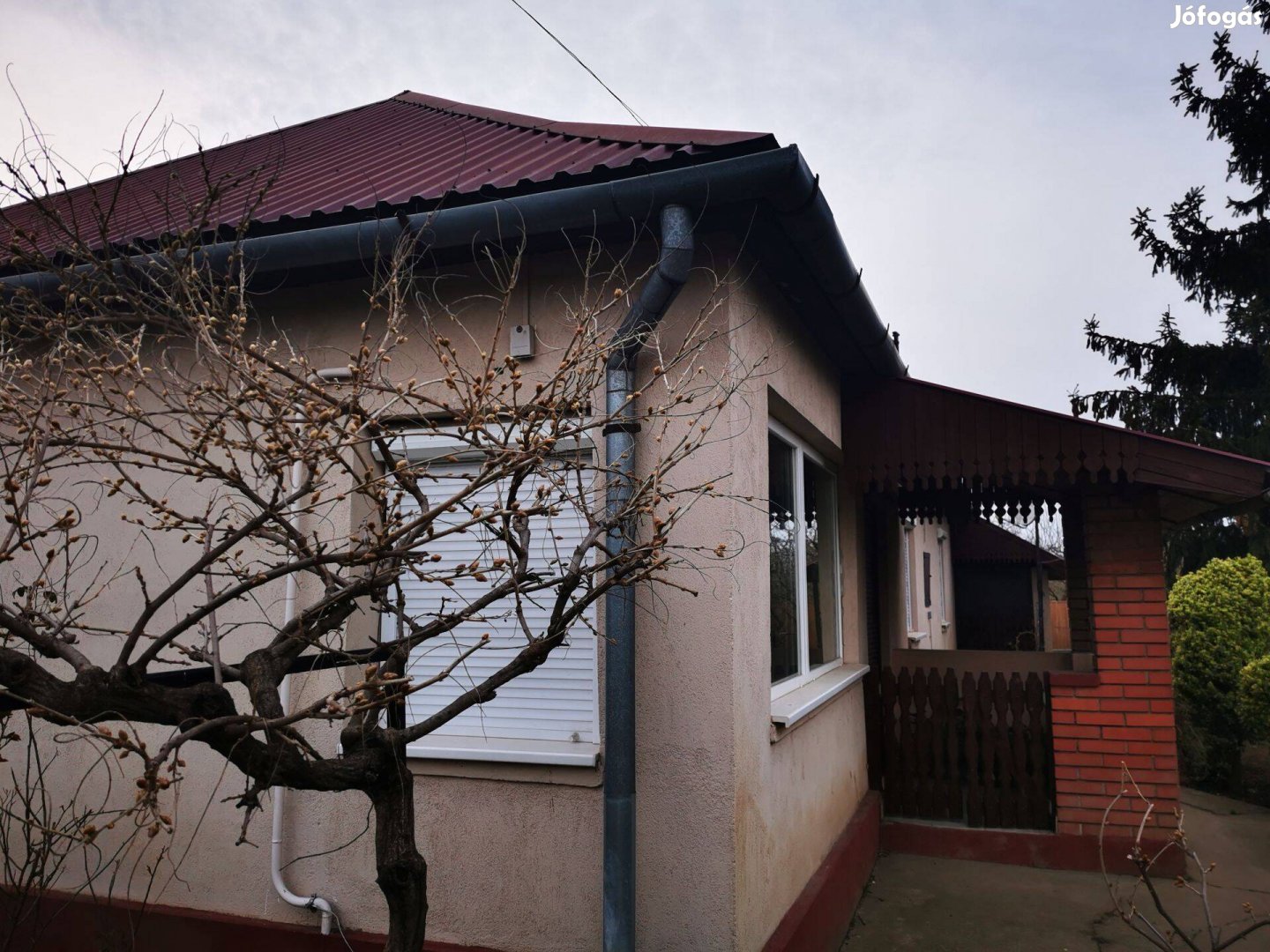 Jó állapotú családi ház Tuzséron eladó