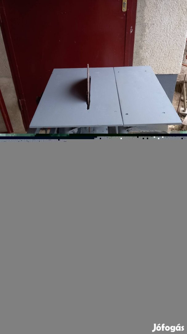 Jó állapotú házi gyártású körfűrész.