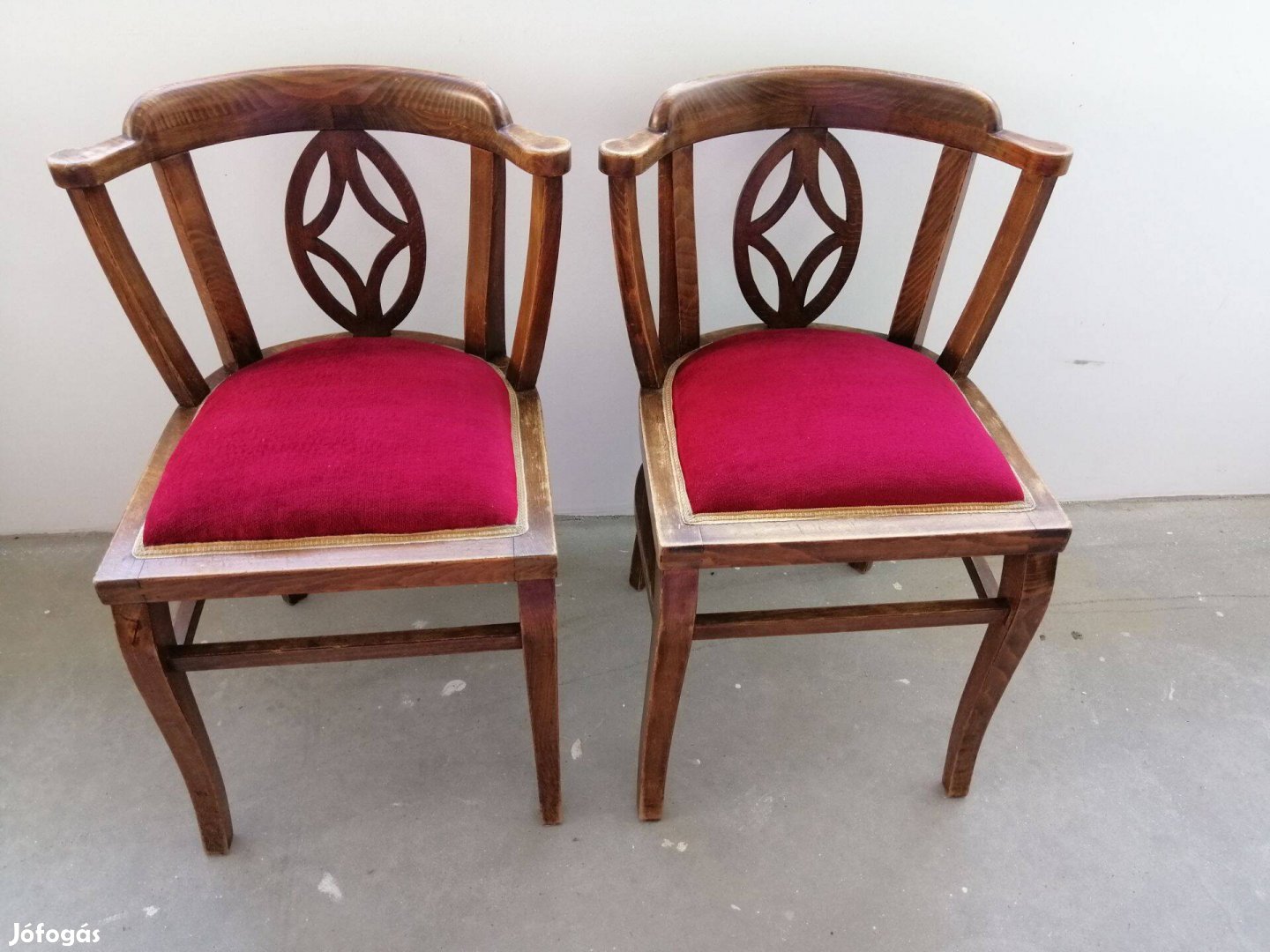 Jó állapotú kárpitozott székek