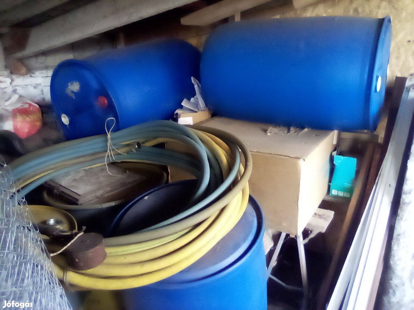 Jó állapotú műanyag hordó 220 liter több darab eladó