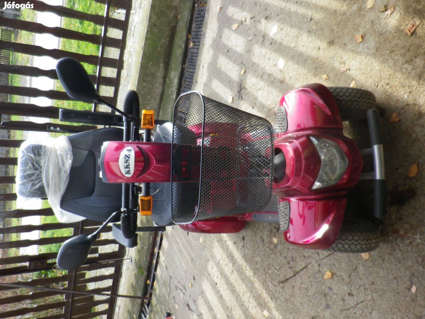 Jó állapotú négykerekű rokkant kocsi (moped) áron alul eladó!