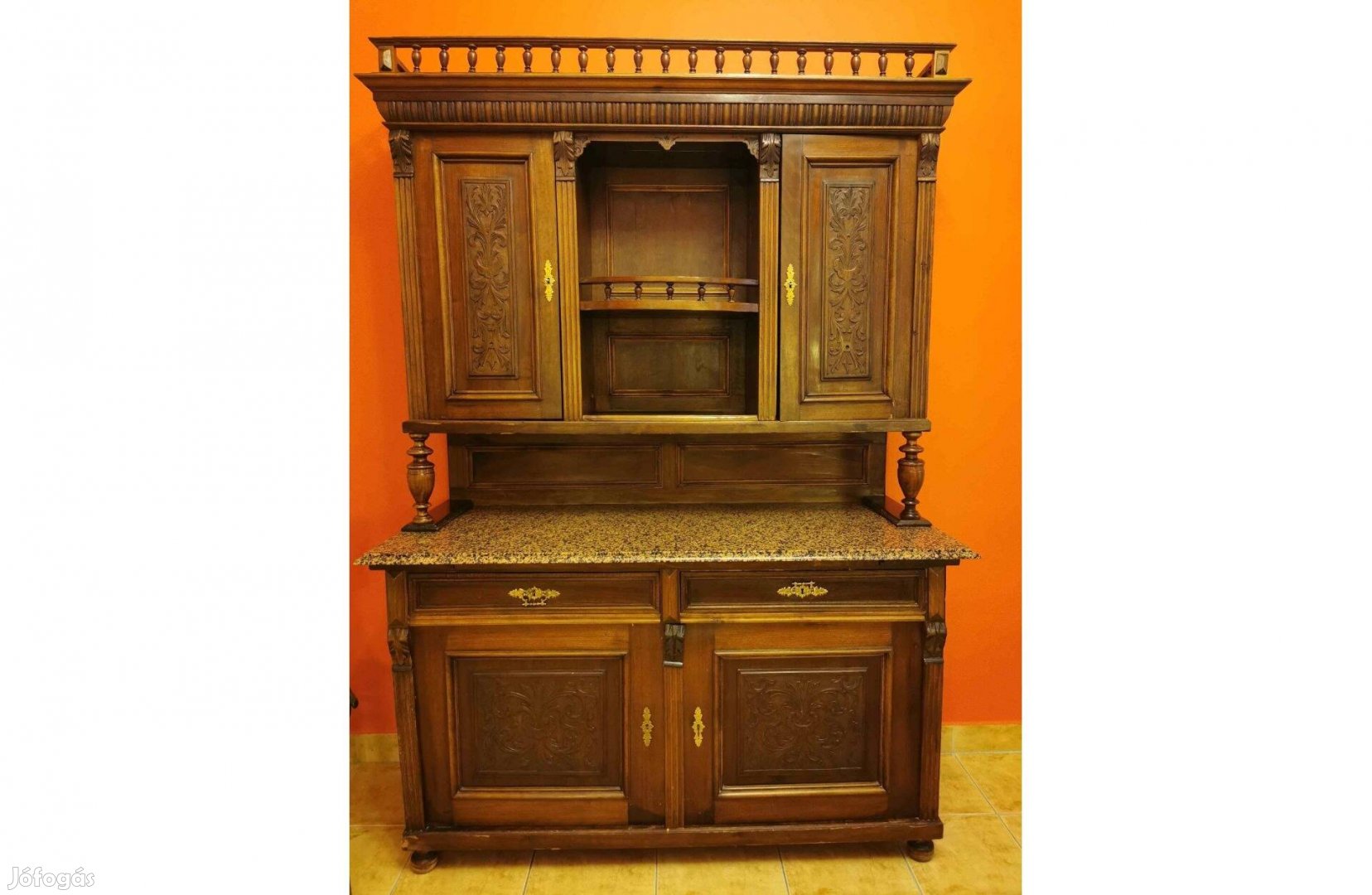 Jó állapotú neoreneszánsz tálalószekrény 1890-1905