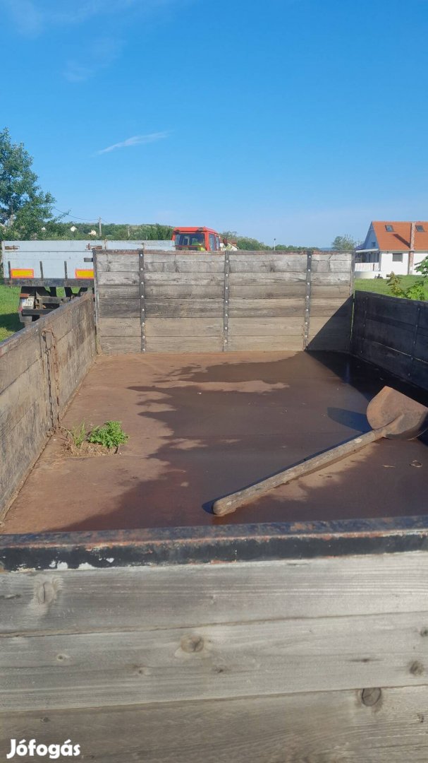Jó állapotú pótkocsi
